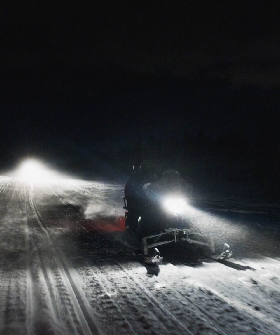 Northern-Lights-By-Snowmobile-2