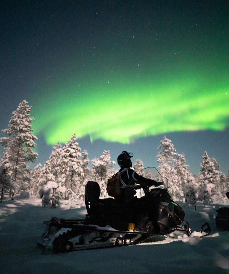 Northern-Lights-By-Snowmobile-4